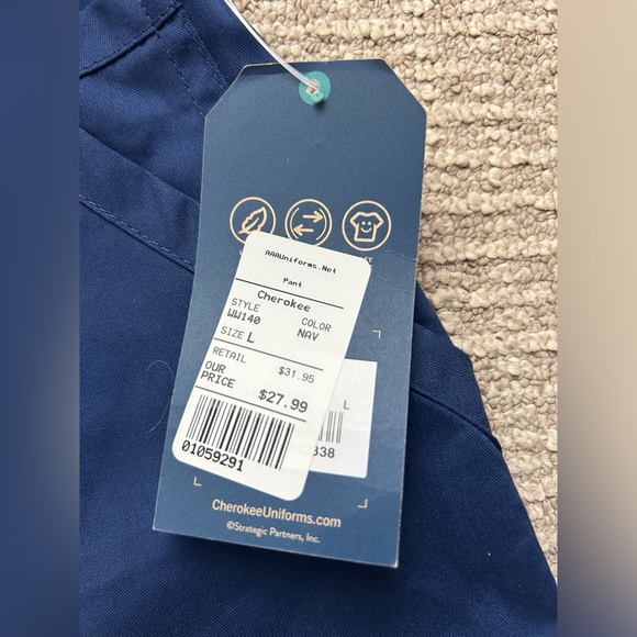 Men's Navy Zip Fly Cargo Scrub Pant - Picture 4 of 5